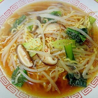 たっぷりもやしと小松菜椎茸の醬油ラーメン